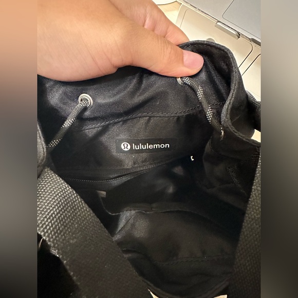 ❌SOLD ❌ Lululemon bucket bag - Picture 3 of 10